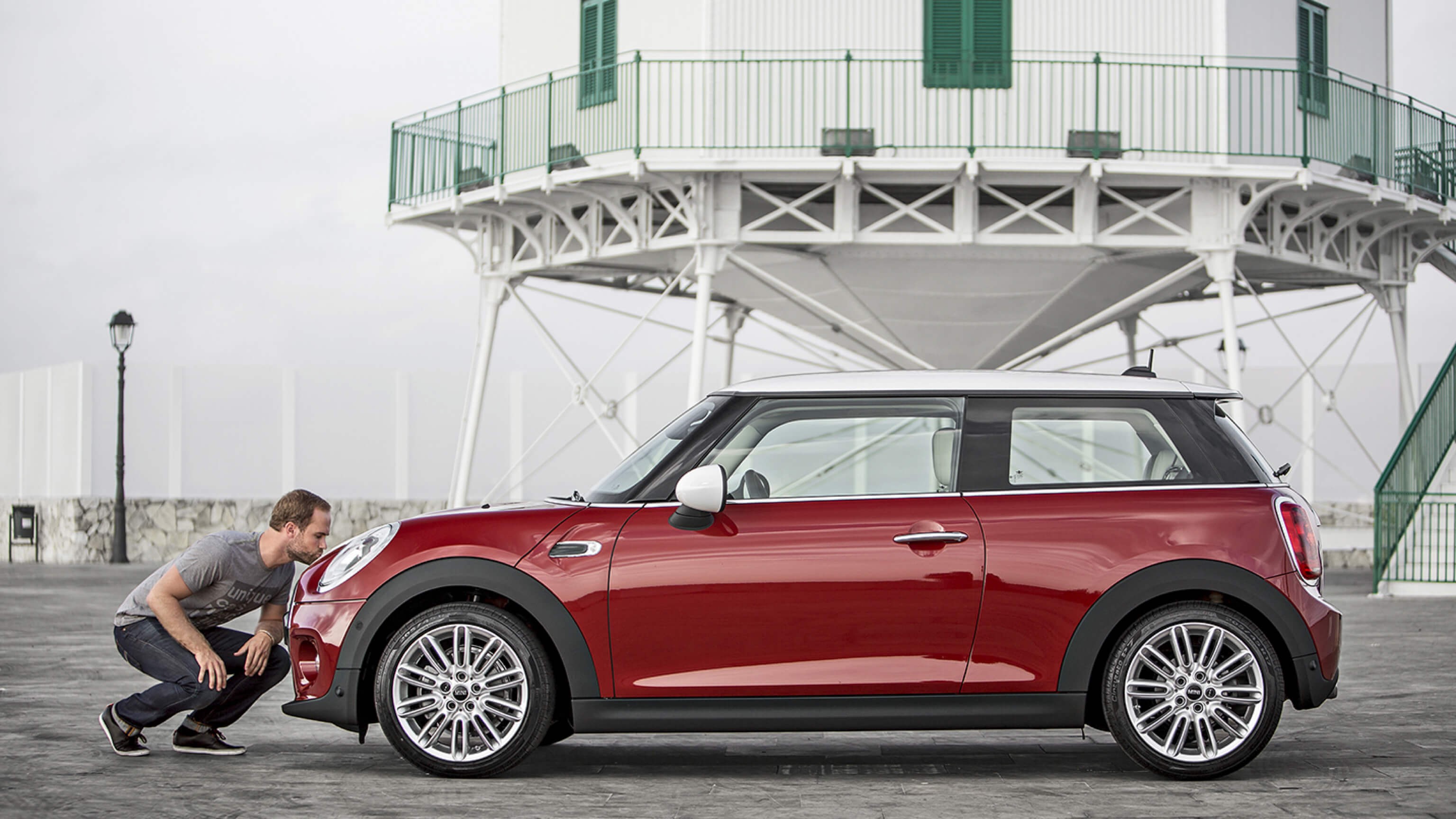 MINI 3-Türer - rot - Seitenansicht
